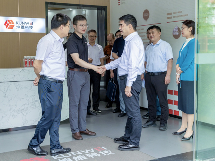 培育发展新质生产力 打造融合科创新生态丨区委副书记、区长恽淇丞率队调研开云线上平台（集团）官方网站
